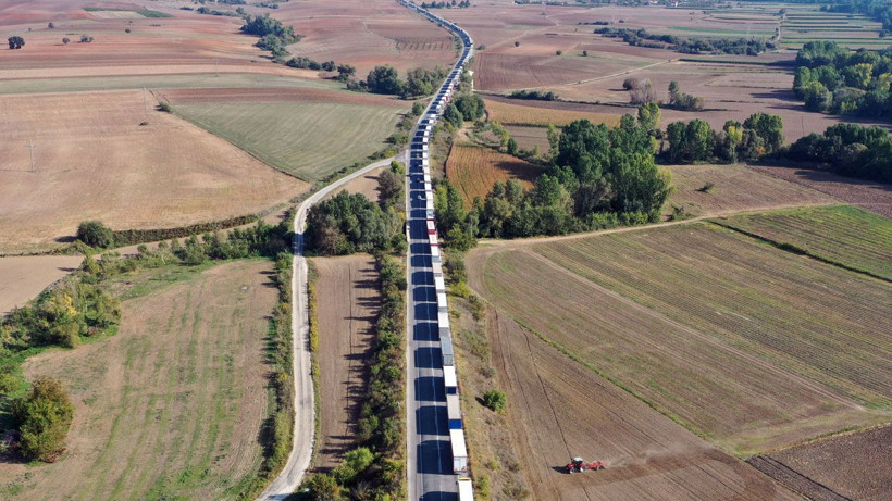38 kilometrelik tır kuyruğu! Şoförler isyan etti: Bulgaristan'ın sıkıntısını biz çekiyoruz - Resim: 3