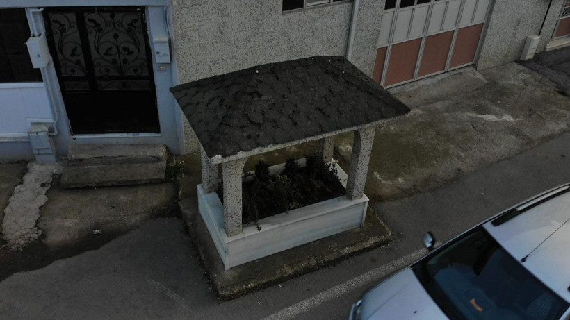 'Kapısında öleyim' dedi öldü Bursa'da gizemli mezar yüzünden muhtarı azarladılar - Resim: 1