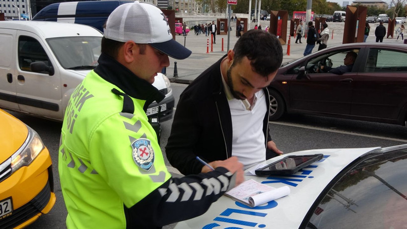 Ceza yiyen taksicinin polise söyledikleri şoke etti kısa süre sonra özür diledi - Resim: 3