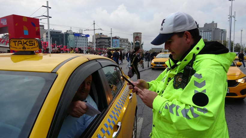 Ceza yiyen taksicinin polise söyledikleri şoke etti kısa süre sonra özür diledi - Resim: 4