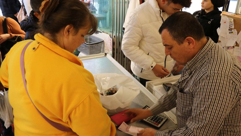 Pazardan sonra sıra markette! Bulgarlar Edirne'de birbiriyle yarıştı bagajlar doldu! - Resim: 2