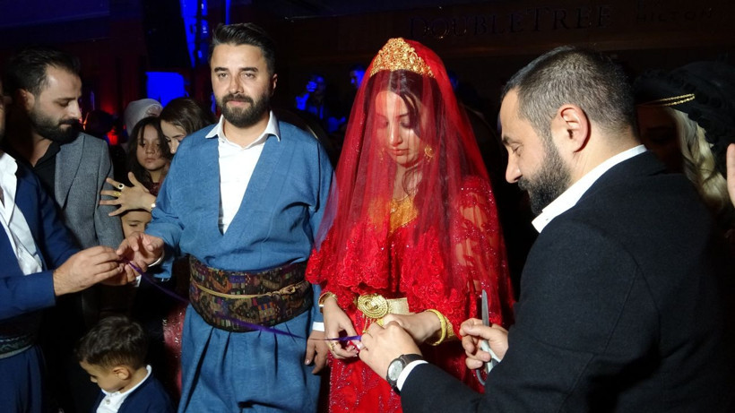 Gelin ve damada 3 milyon 650 bin TL’lik takı takıldı! Aşiret düğününde milyonluk takı töreni - Resim: 3