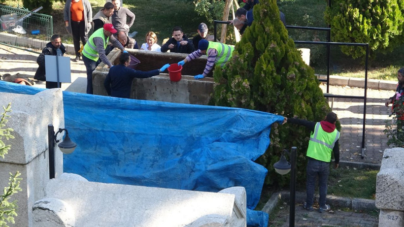 Bütün şehir bu anı bekliyordu! Gizemli lahit açıldı! İçinden çıkanlara bakın - Resim: 2