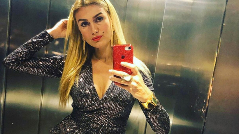 Güneşli havayı gören Tuğba Özay bikinisiyle ağacın üzerine uzandı 'Ben sadece aksesuarım' - Resim: 1