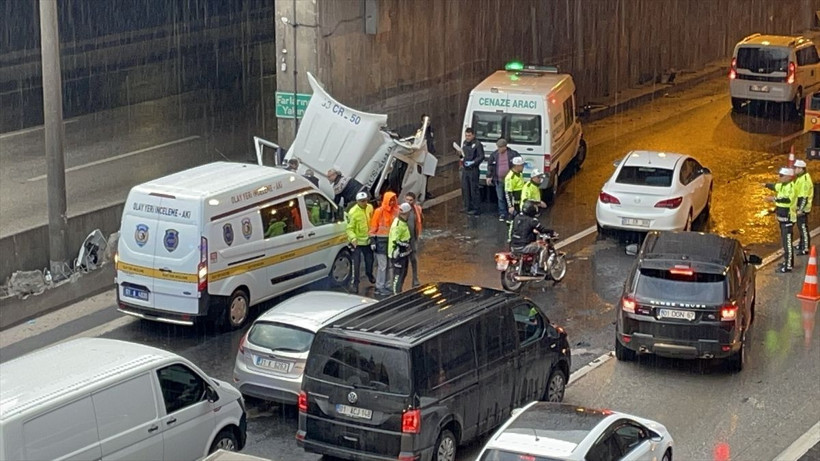 Adana'da feci kaza! TIR'ın haline bakın sürücü olay yerinde öldü - Resim: 3