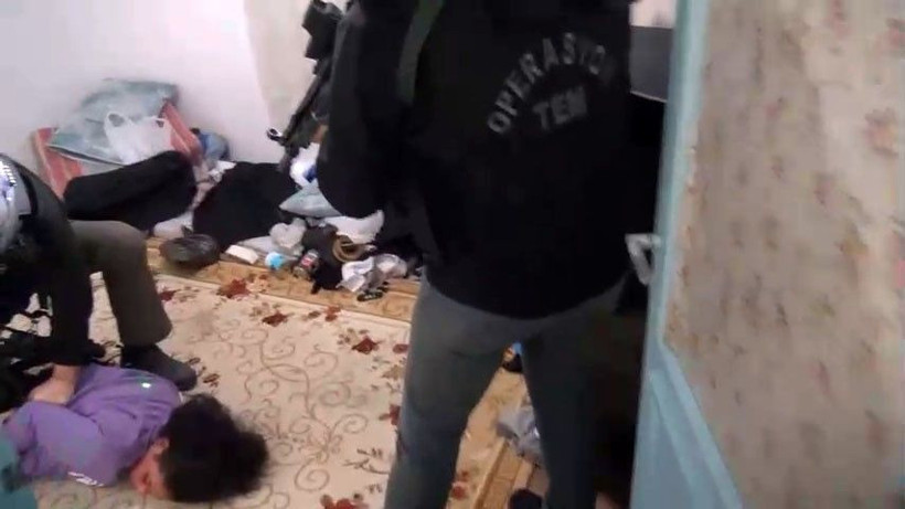 Kadın teröristin yakalandığı evin görüntüleri! Saldırıdaki kıyafetleri de evdeydi - Resim: 4