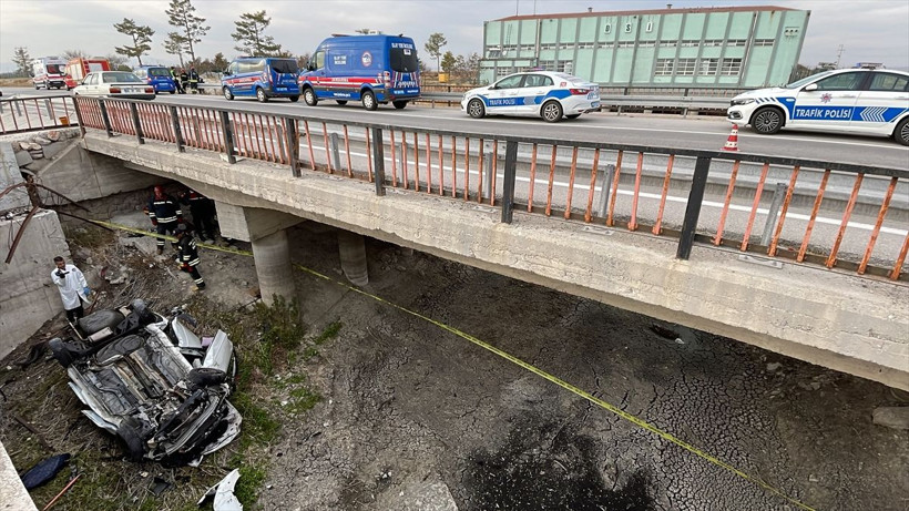Konya'da akılalmaz olay! Kaza 7 saat sonra fark edildi: Kanala düşen otomobilde 3 kişi öldü - Resim: 3