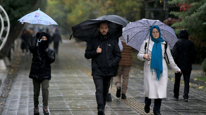 İstanbul karardı Çanakkale'de okullar tatil meteoroloji Muğla, Bursa, Balıkesir dahil 17 ili uyardı - Resim: 1