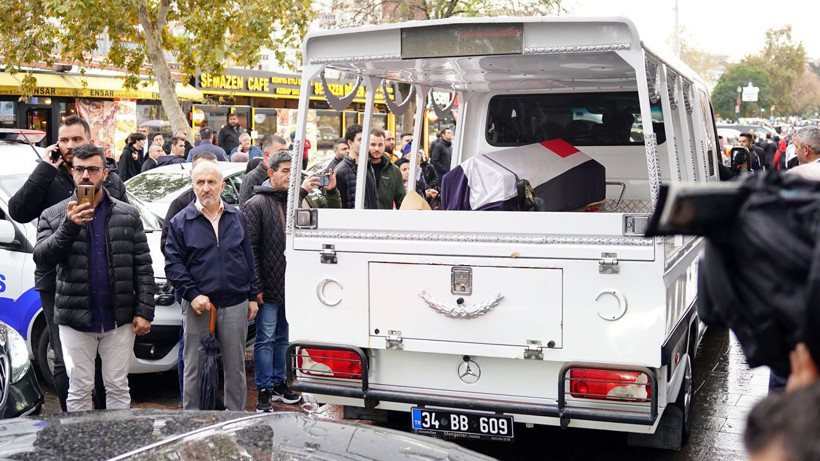 Abdurrahim Albayrak'ın torununun cenazesi! İntihar etti denen Batuhan'ın babası ve annesi... - Resim: 1