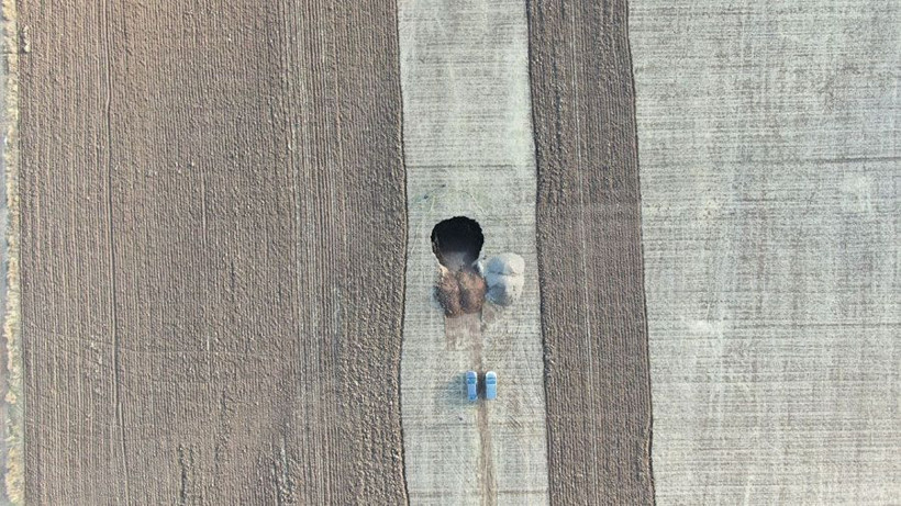 Sivas'ta hayvanlarını otlatırken oldu toz dumanın dağılmasıyla dehşete düştü 10 metre çapında - Resim: 1