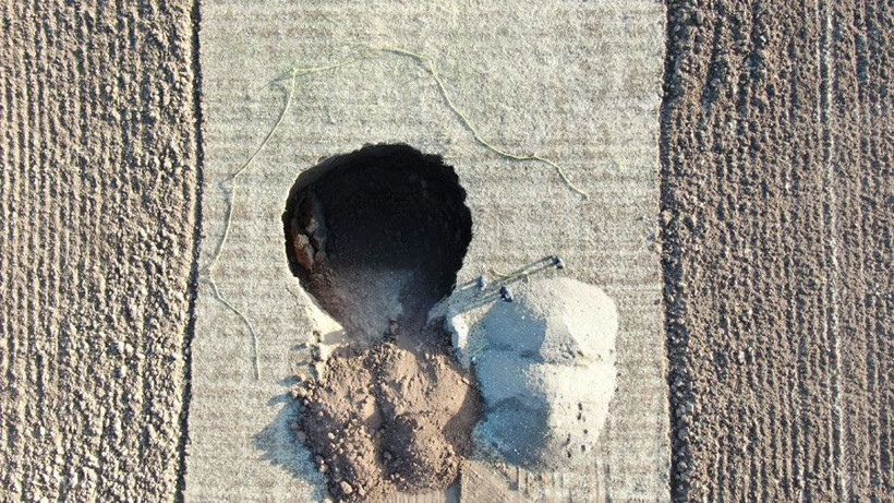 Sivas'ta hayvanlarını otlatırken oldu toz dumanın dağılmasıyla dehşete düştü 10 metre çapında - Resim: 2