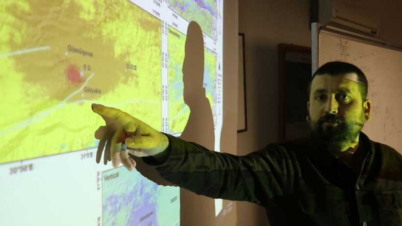 Deprem sonrası Düzce merkez ile Gölyaka birbirinden 20 santimetre uzaklaştı - Resim: 2