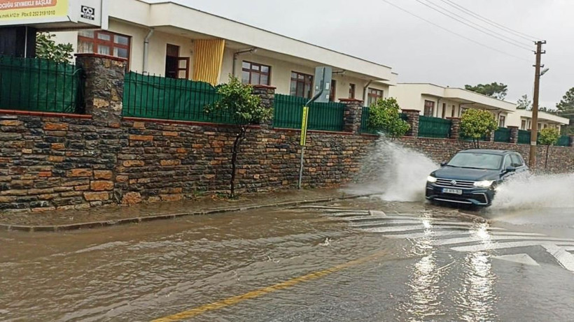 Bodrum'a 15 dakika sağanak yetti de arttı! Her yeri su bastı... - Resim: 1