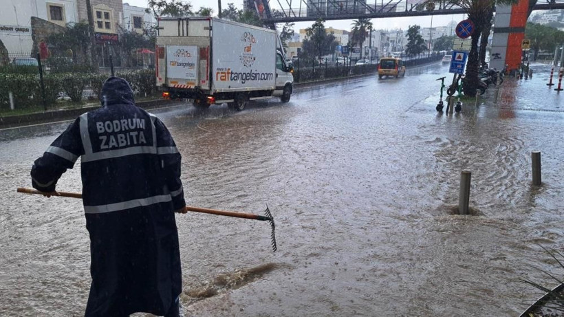 Bodrum'a 15 dakika sağanak yetti de arttı! Her yeri su bastı... - Resim: 3
