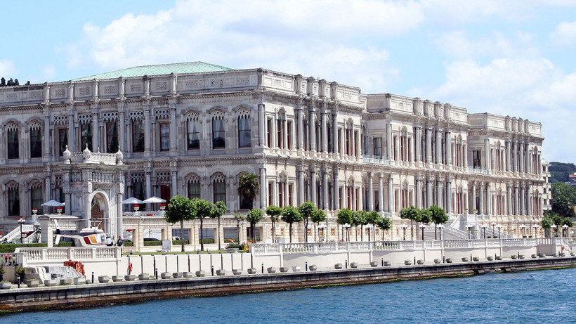 İstanbul Çırağan Sarayı lanetli çıktı! Tekinsiz sarayın altında 'rüyalara giren' esrarengiz mezarlar meğer... - Resim: 3