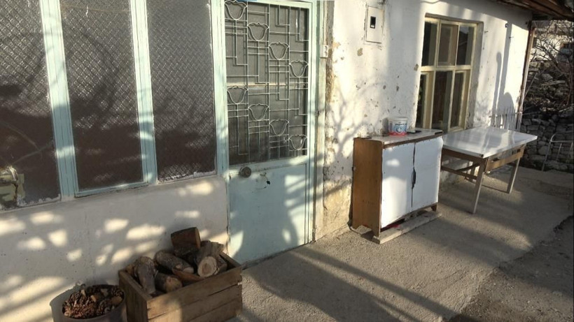 Vicdansızlar kapı önüne bırakıp kaçtılar! Kordon bağı kesilmemiş bebek 7 saat sonra fark edildi! - Resim: 1