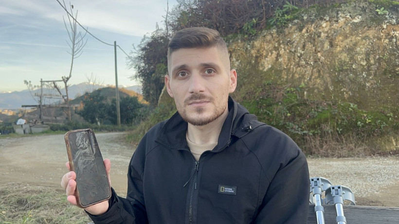 Türk askeri mucize yaşadı! Ünlü marka telefon kurtardı, mermi isabet edince bu hale geldi - Resim: 3