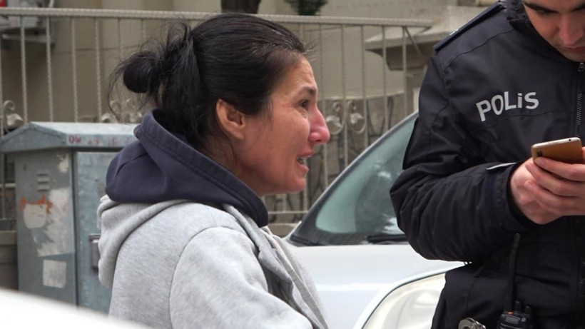 Üvey babasını bıçaklayıp kendini ihbar etti! Anne gözyaşlarına boğuldu - Resim: 1