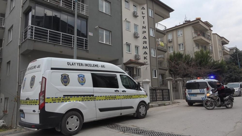 Üvey babasını bıçaklayıp kendini ihbar etti! Anne gözyaşlarına boğuldu - Resim: 2