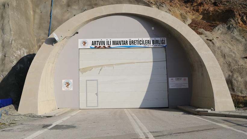 300 metrelik tünelin girişine kepenk çekildi içerisi görenleri şaşkına çeviriyor - Resim: 3