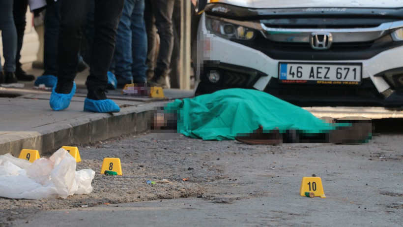 Sokak bir anda kan gölüne döndü Kahramanmaraş'ta baba ile oğlu öldürüldü - Resim: 3