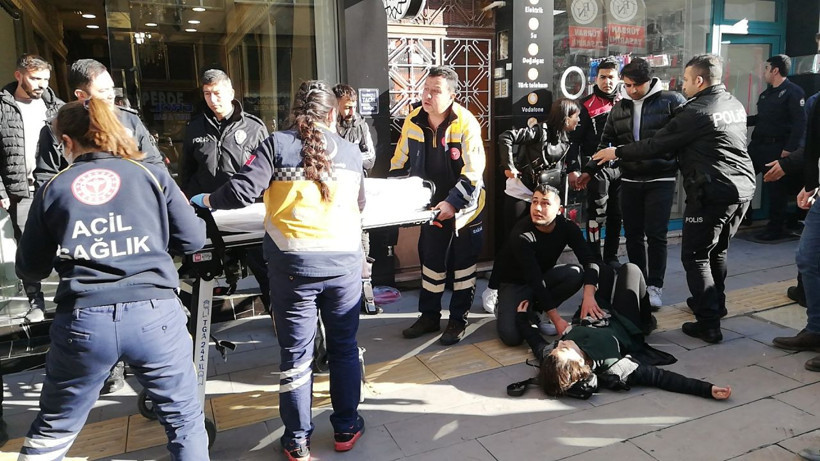 Karaman'da telefoncu dükkanında bıçaklı saldırı! Genci kalbinden annesini karnından yaraladı - Resim: 3