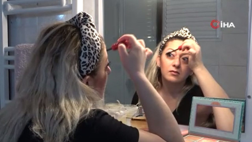 7 yıl önce eline aldı hayatı değişti... Makyajsız gitmiyor ilk kez görenler garipsedi - Resim: 1