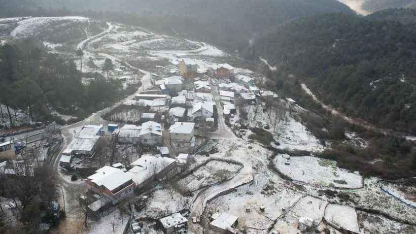 İstanbul'da kar yağışı! Arnavutköy'e bakın bembeyaz oldu - Resim: 2