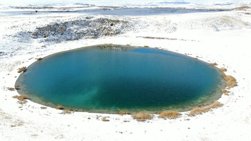 Sivas'ta yan yana iki gölde ilginç manzara, görenler telefona sarıldı: Allah'ın lütfu - Resim: 4
