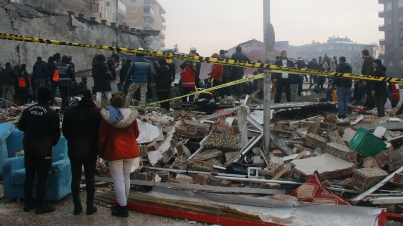 Kahramanmaraş'ta 7.7'lik deprem yıkıma neden oldu! Çöken binalardan görüntüler geldi - Resim: 2