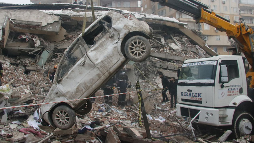 Kahramanmaraş'ta 7.7'lik deprem yıkıma neden oldu! Çöken binalardan görüntüler geldi - Resim: 1