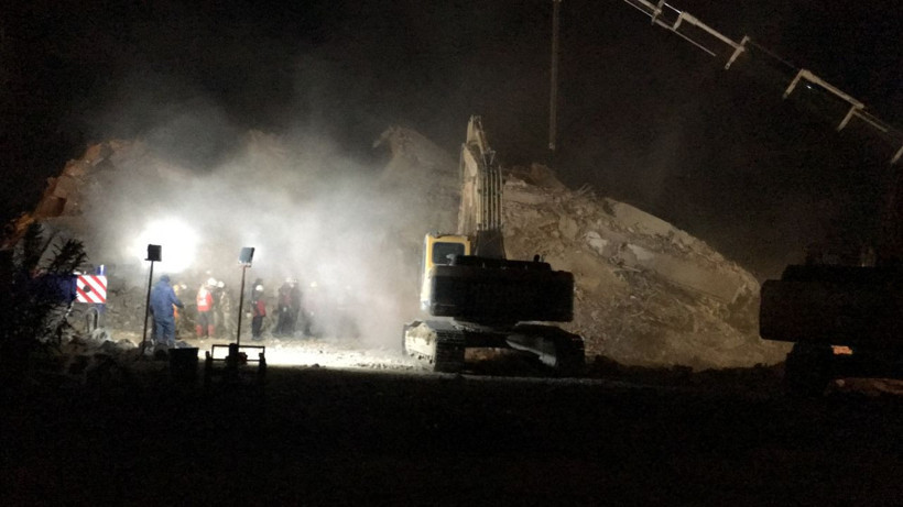 Tam anlamıyla cinayet! Depremde yıkılan 12 katlı bina 'kolonları kesildiği' için mahkemelikmiş! - Resim: 1