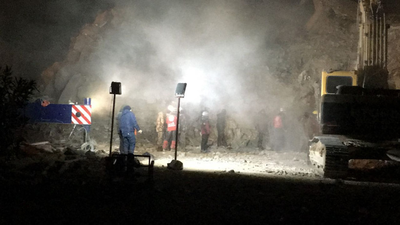 Tam anlamıyla cinayet! Depremde yıkılan 12 katlı bina 'kolonları kesildiği' için mahkemelikmiş! - Resim: 3