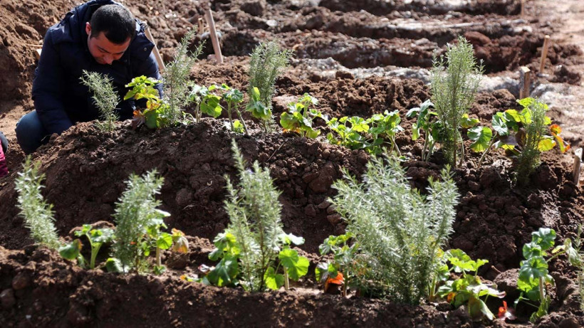 Tüm ailesini depremde kaybeden polis memuru kahroldu kendi şans eseri kurtulmuş - Resim: 3