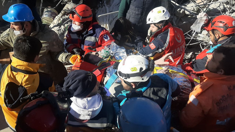 Yakınları cesetlerini beklerken 198'inci saatte enkazdan dipdiri çıktılar! Onları hayatta tutan şey meğer... - Resim: 2