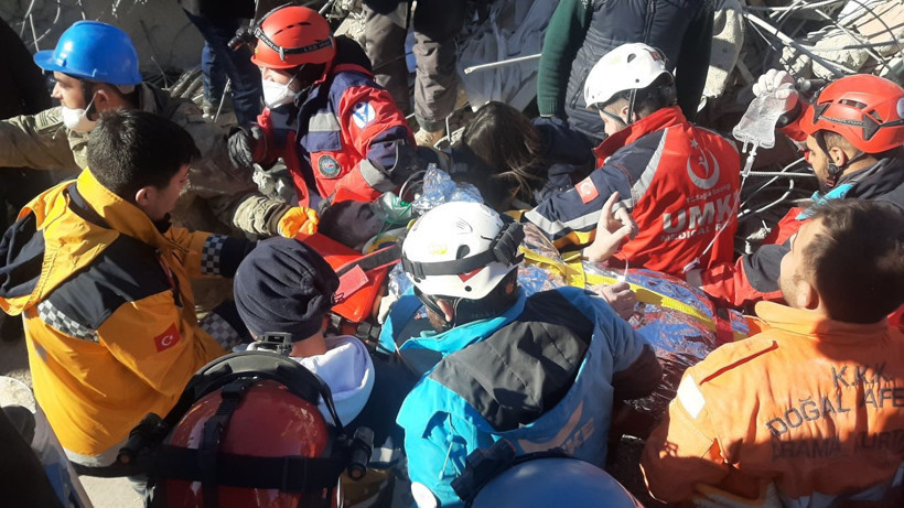 Yakınları cesetlerini beklerken 198'inci saatte enkazdan dipdiri çıktılar! Onları hayatta tutan şey meğer... - Resim: 1