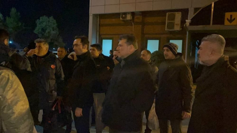 Kazma ve kürekle girilmedik enkaz bırakmadılar! Herkese umut olan o kahramanlar konuştu - Resim: 3