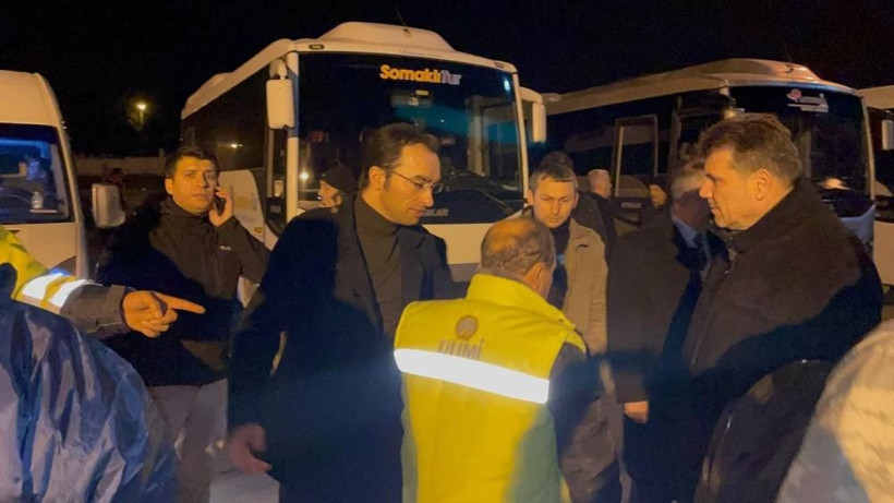 Kazma ve kürekle girilmedik enkaz bırakmadılar! Herkese umut olan o kahramanlar konuştu - Resim: 4