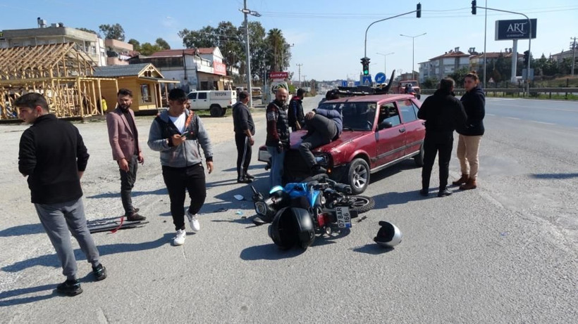 Feci kazada bacağı dizinden ters döndü! Motosiklet sürücüsü acı içerisinde yardım bekledi - Resim: 2