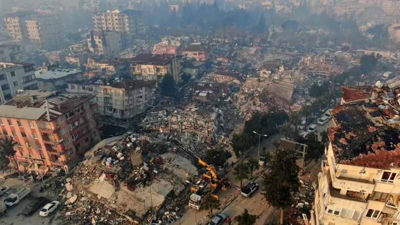 Ünlü model Bella Hadid gönülleri fethetti! Depremzedeler için yardım kutuları hazırladı - Resim: 1