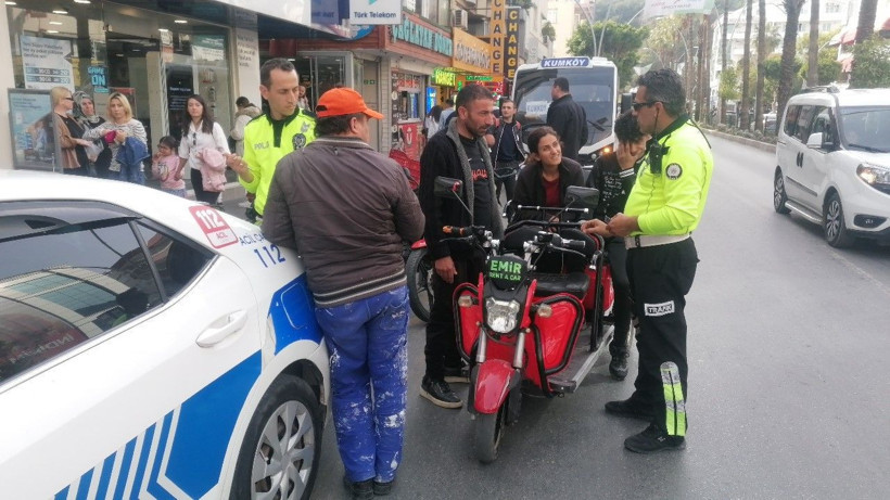 Kaskı koluna takan genç kız ilk kez ceza yedi, polislerden isteği şaşkına çevirdi "Heyecan yaşıyorum" - Resim: 2