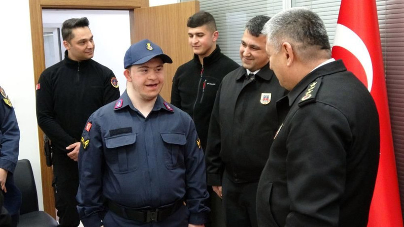 Down sendromlu depremzede gencin 10 yıllık askerlik hayali gerçek oldu! - Resim: 2