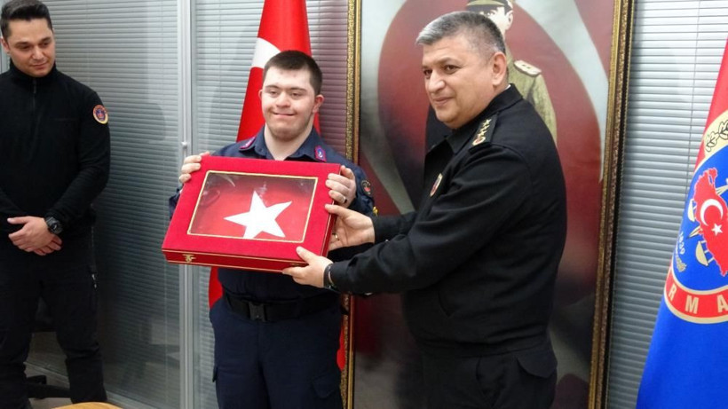 Down sendromlu depremzede gencin 10 yıllık askerlik hayali gerçek oldu! - Resim: 3