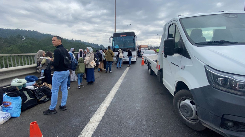 TEM'de 7 kaza peş peşe yaşandı! 23 araç hasar gördü yaralılar var - Resim: 4