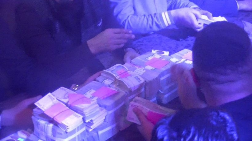 Aşiretin sünnet düğününde milyonlar havada uçuştu! Bavullarla taşıdılar bakın ne kadar para toplandı... - Resim: 4