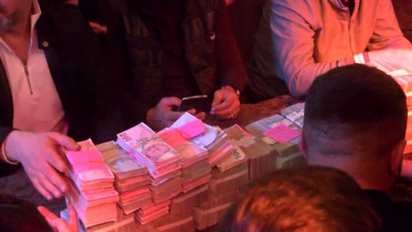 Aşiretin sünnet düğününde milyonlar havada uçuştu! Bavullarla taşıdılar bakın ne kadar para toplandı... - Resim: 2