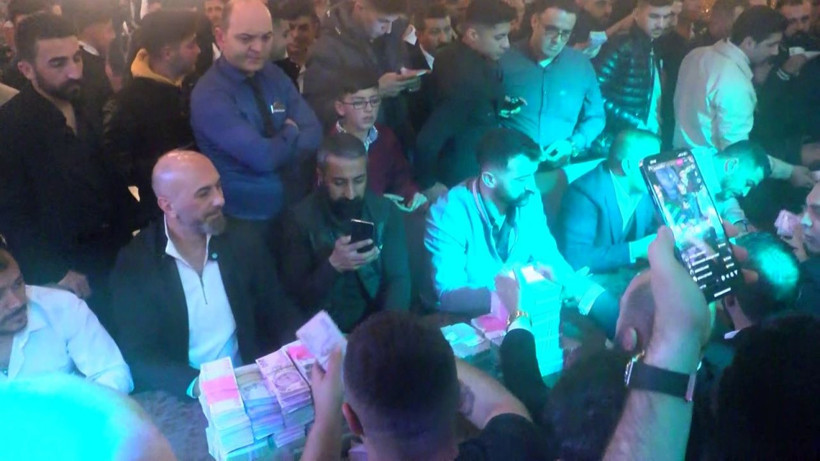 Aşiretin sünnet düğününde milyonlar havada uçuştu! Bavullarla taşıdılar bakın ne kadar para toplandı... - Resim: 1