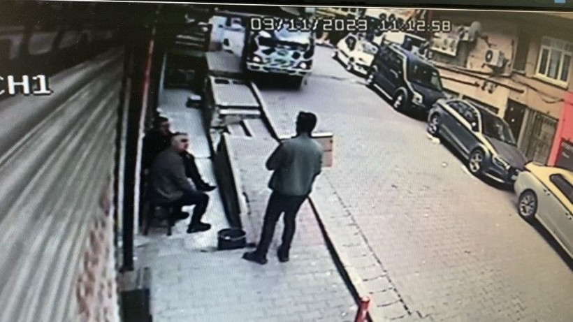 Freni boşalan kamyonet dehşet saçtı: Ölümden kıl payı kurtuldular, o anlar kamerada! - Resim: 2