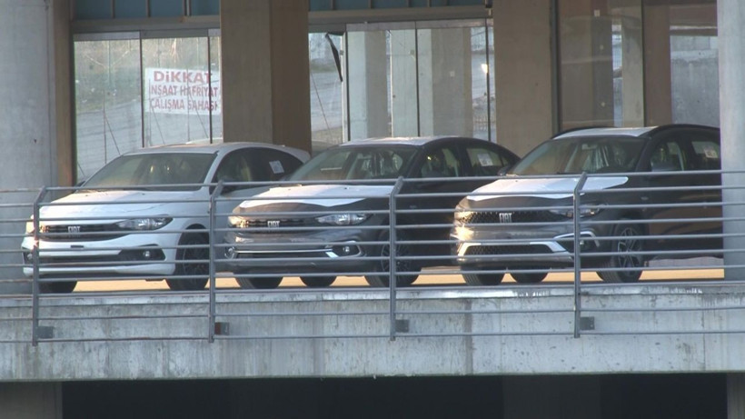 Bayiye gitti 'sıfır araç yok' cevabını aldı 3 km ötede otoparktaki araçları görünce şoke oldu - Resim: 3