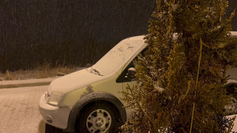 Yoğun kar yağışı başladı! Mart kapıdan baktrırıyor kazma kürek yaktırıyor - Resim: 3